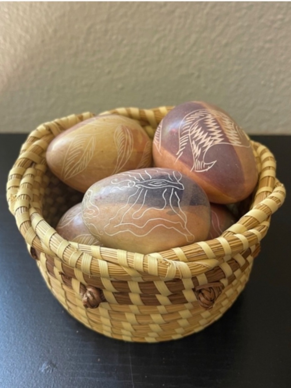 Set of 6 Soapstone Eggs Hand Carved Made in Kenya and Basket - Picture 8 of 8